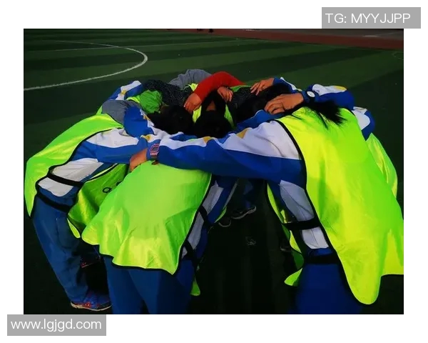 足球旋律响起激情四溢的赛场歌曲让我们一起为梦想呐喊助威